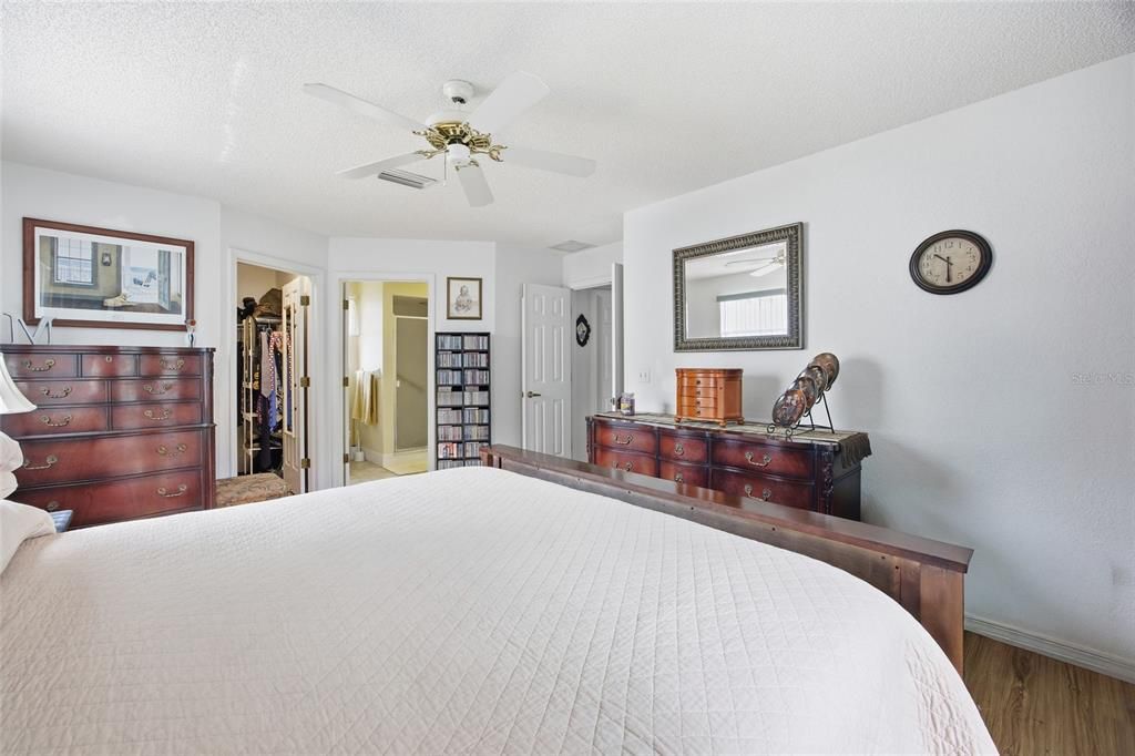 Active With Contract: $184,900 (2 beds, 2 baths, 1119 Square Feet)
