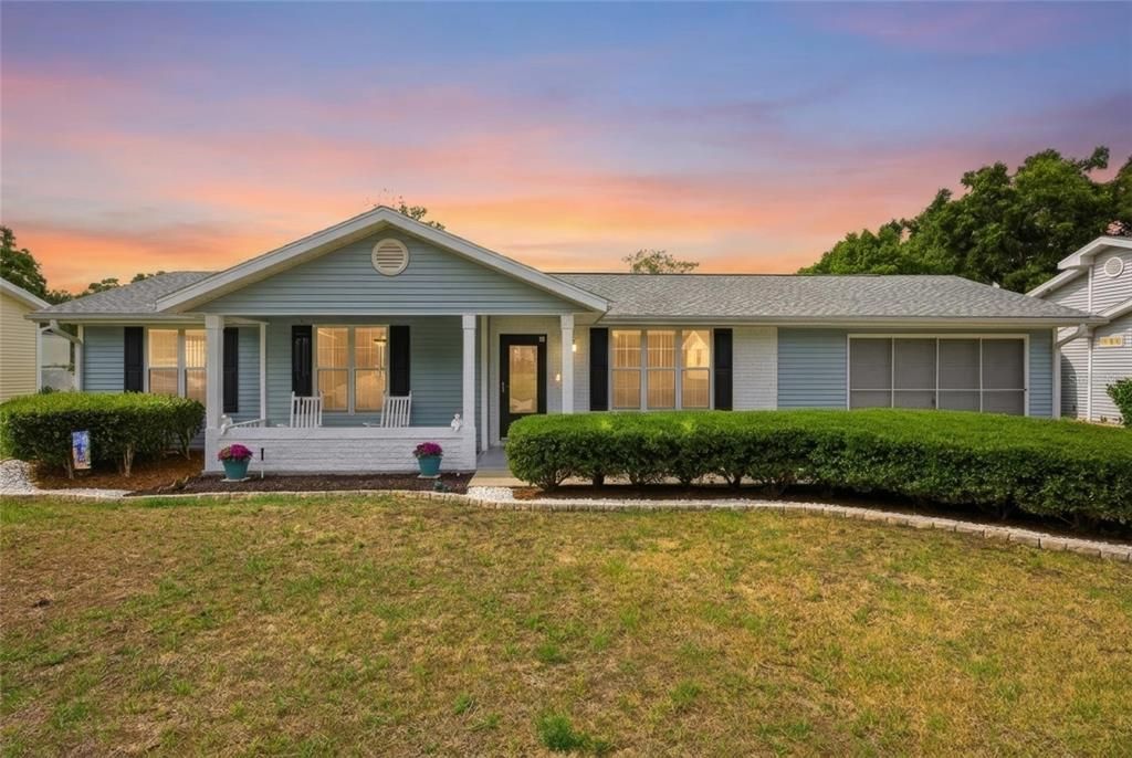 Active With Contract: $184,900 (2 beds, 2 baths, 1119 Square Feet)