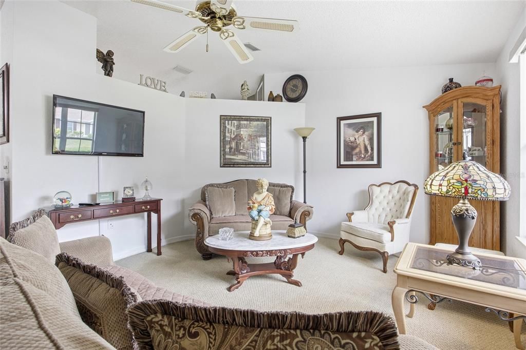 Active With Contract: $184,900 (2 beds, 2 baths, 1119 Square Feet)