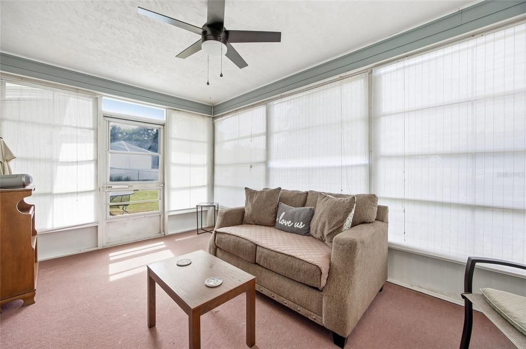 Active With Contract: $184,900 (2 beds, 2 baths, 1119 Square Feet)