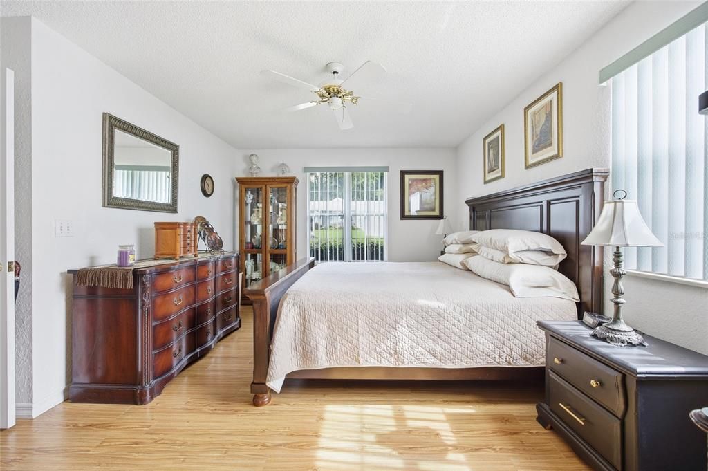 Active With Contract: $184,900 (2 beds, 2 baths, 1119 Square Feet)