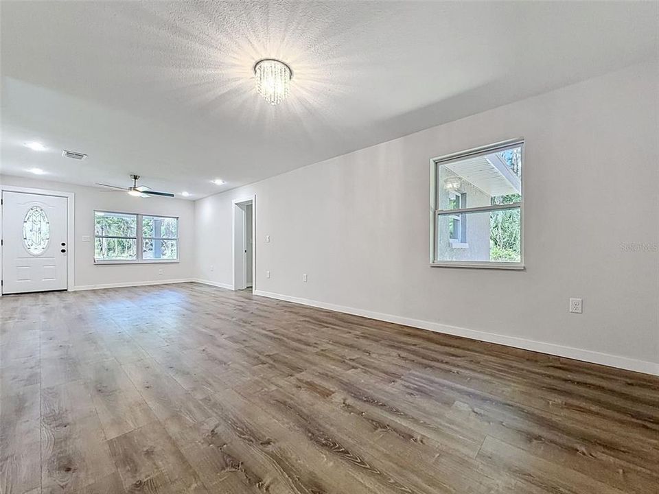 En Venta: $289,000 (3 camas, 2 baños, 1400 Pies cuadrados)