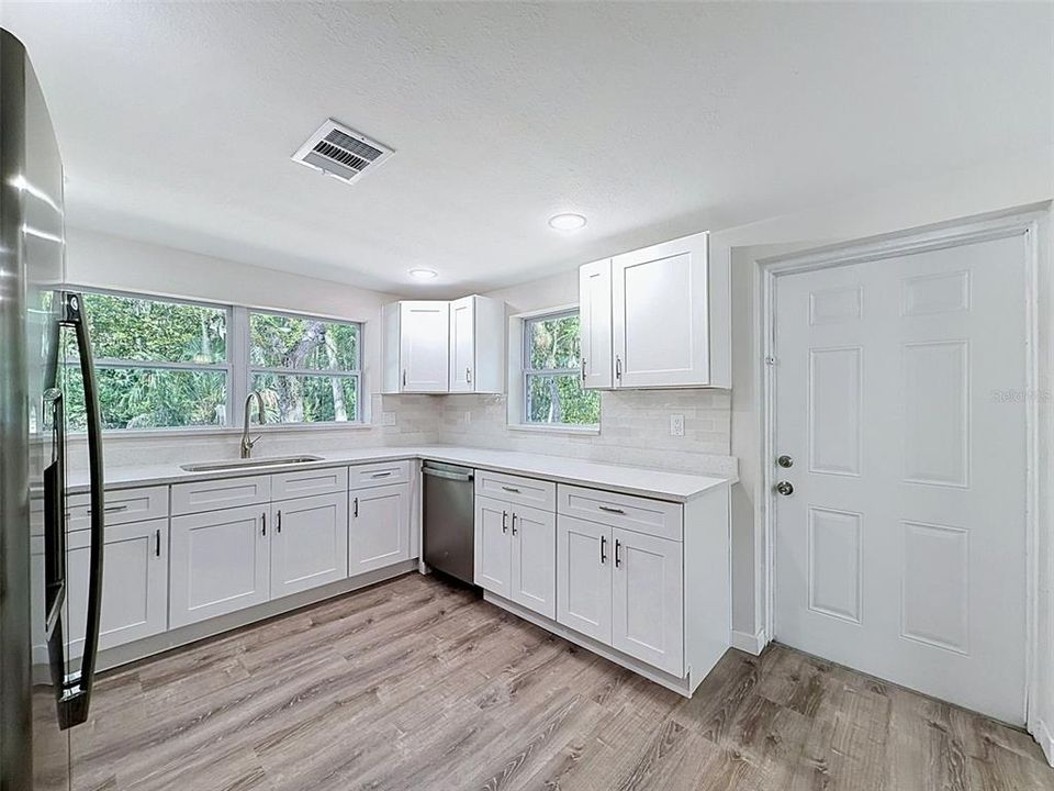 En Venta: $289,000 (3 camas, 2 baños, 1400 Pies cuadrados)