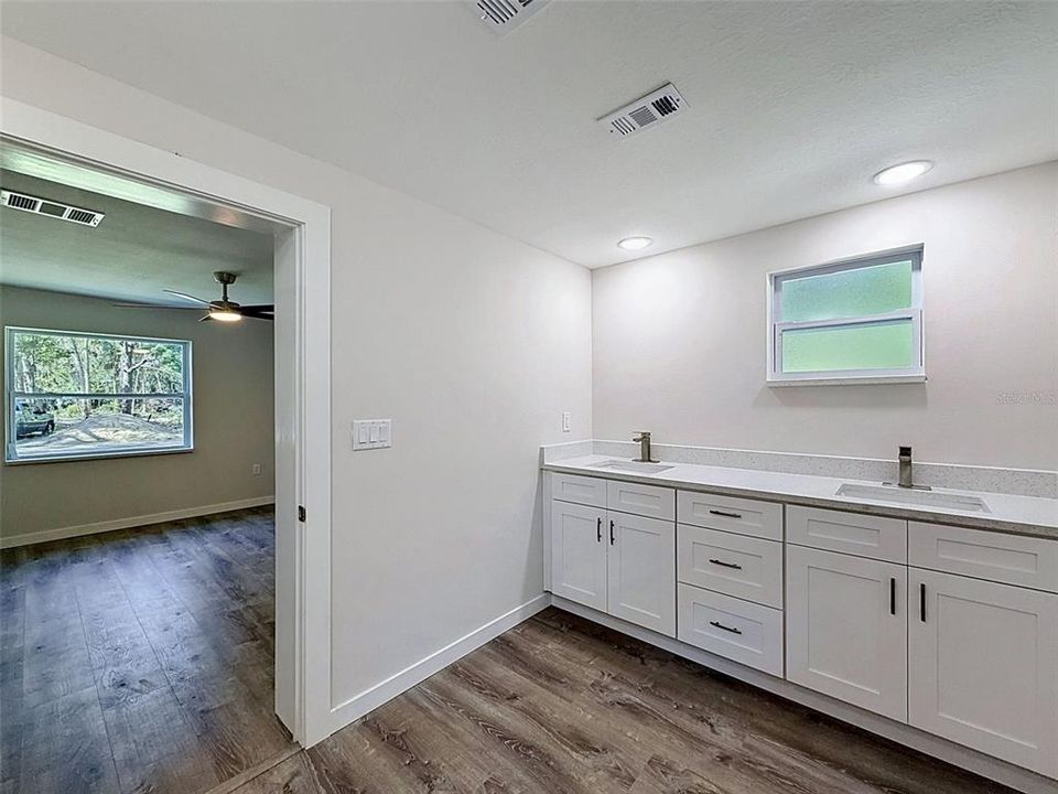 En Venta: $289,000 (3 camas, 2 baños, 1400 Pies cuadrados)