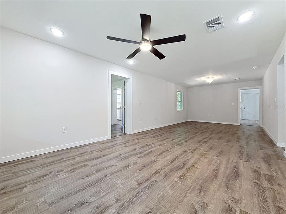 En Venta: $289,000 (3 camas, 2 baños, 1400 Pies cuadrados)