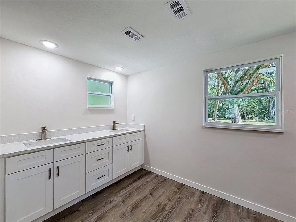 En Venta: $289,000 (3 camas, 2 baños, 1400 Pies cuadrados)
