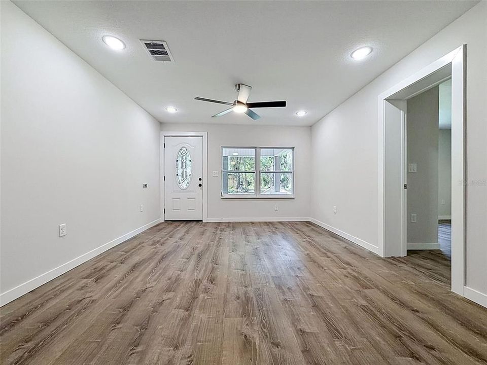En Venta: $289,000 (3 camas, 2 baños, 1400 Pies cuadrados)