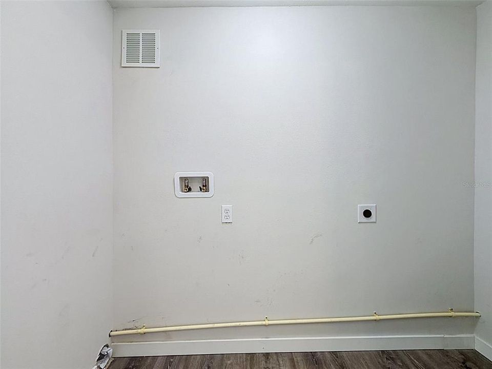 En Venta: $289,000 (3 camas, 2 baños, 1400 Pies cuadrados)