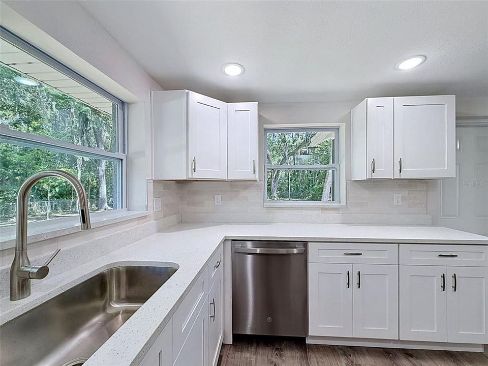 En Venta: $289,000 (3 camas, 2 baños, 1400 Pies cuadrados)