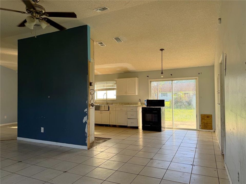 Activo con contrato: $224,999 (3 camas, 2 baños, 1499 Pies cuadrados)