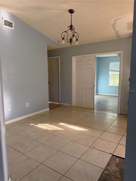 Activo con contrato: $224,999 (3 camas, 2 baños, 1499 Pies cuadrados)
