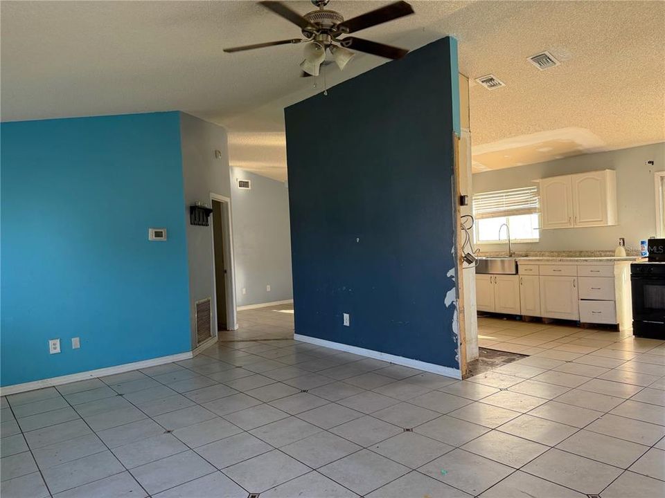 Activo con contrato: $224,999 (3 camas, 2 baños, 1499 Pies cuadrados)