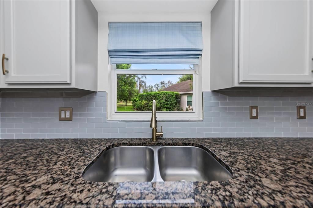 Activo con contrato: $599,000 (4 camas, 2 baños, 2121 Pies cuadrados)