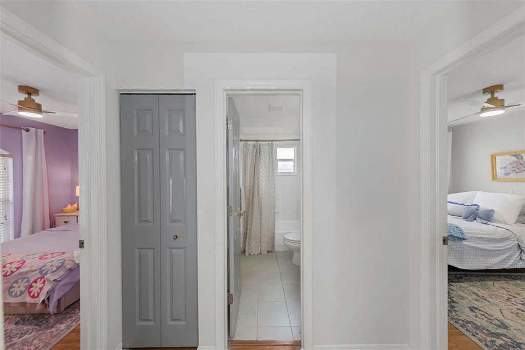 Activo con contrato: $599,000 (4 camas, 2 baños, 2121 Pies cuadrados)