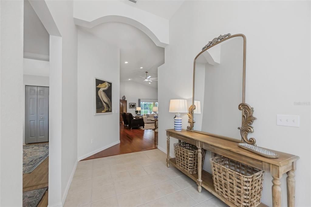 Activo con contrato: $599,000 (4 camas, 2 baños, 2121 Pies cuadrados)