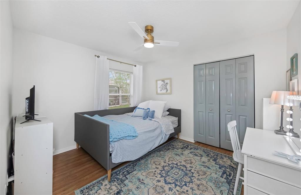 Activo con contrato: $599,000 (4 camas, 2 baños, 2121 Pies cuadrados)