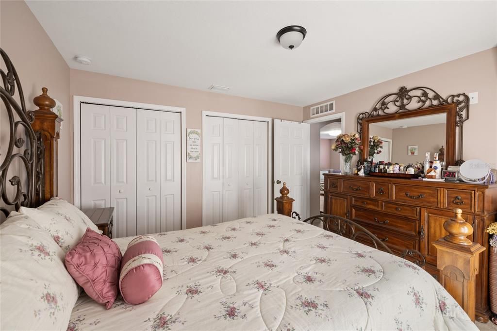 Active With Contract: $499,900 (5 beds, 3 baths, 2111 Square Feet)