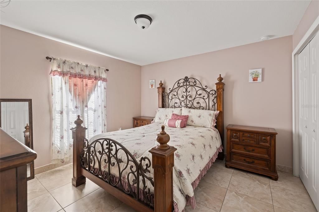 Active With Contract: $499,900 (5 beds, 3 baths, 2111 Square Feet)