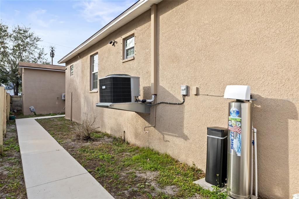 Active With Contract: $499,900 (5 beds, 3 baths, 2111 Square Feet)