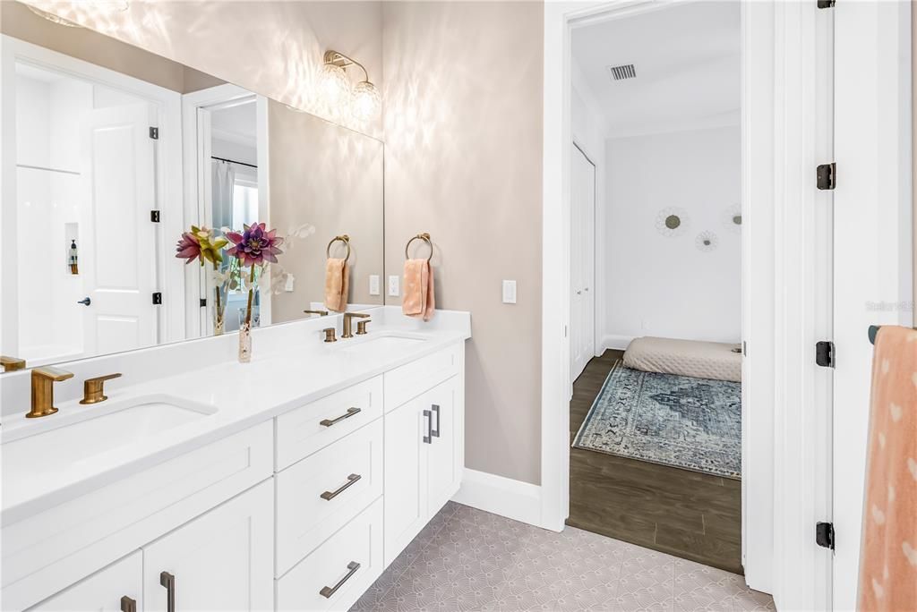 En Venta: $2,399,000 (5 camas, 4 baños, 3509 Pies cuadrados)
