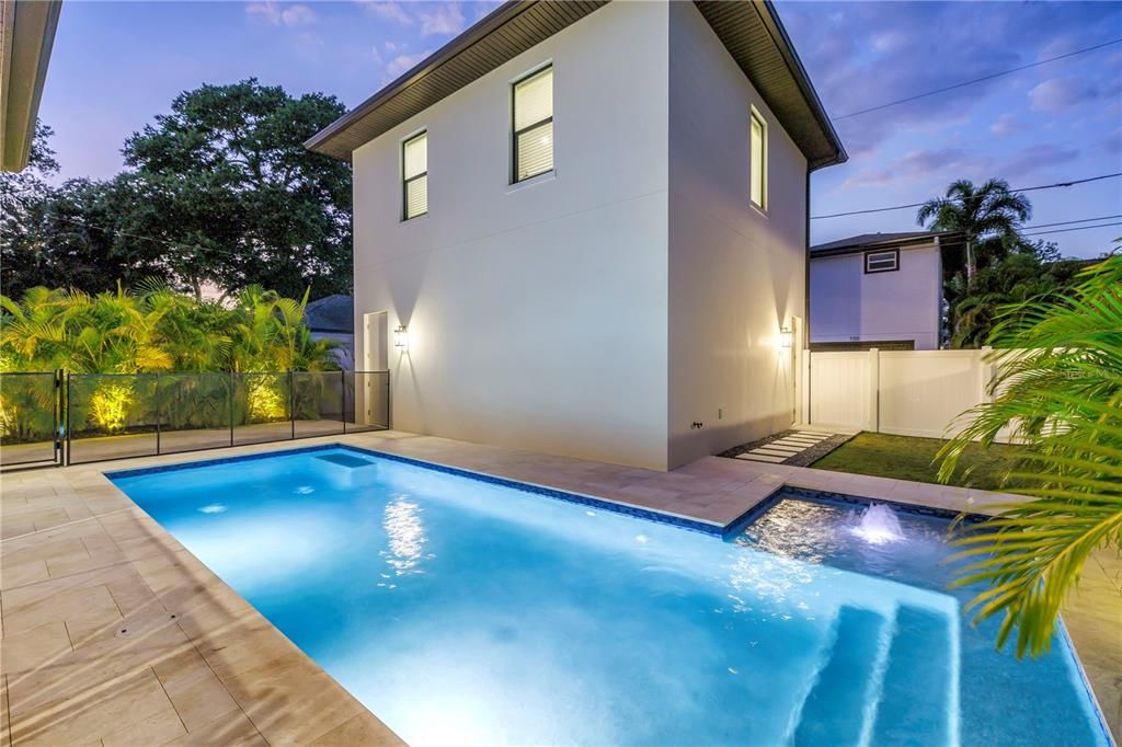 En Venta: $2,399,000 (5 camas, 4 baños, 3509 Pies cuadrados)