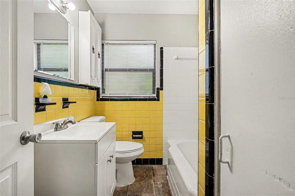 For Sale: $234,900 (3 beds, 1 baths, 1281 Square Feet)