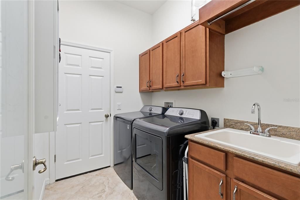 For Sale: $899,900 (4 beds, 2 baths, 2941 Square Feet)
