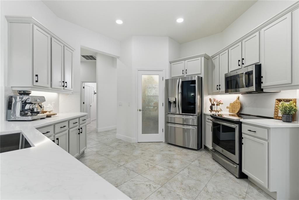 For Sale: $899,900 (4 beds, 2 baths, 2941 Square Feet)