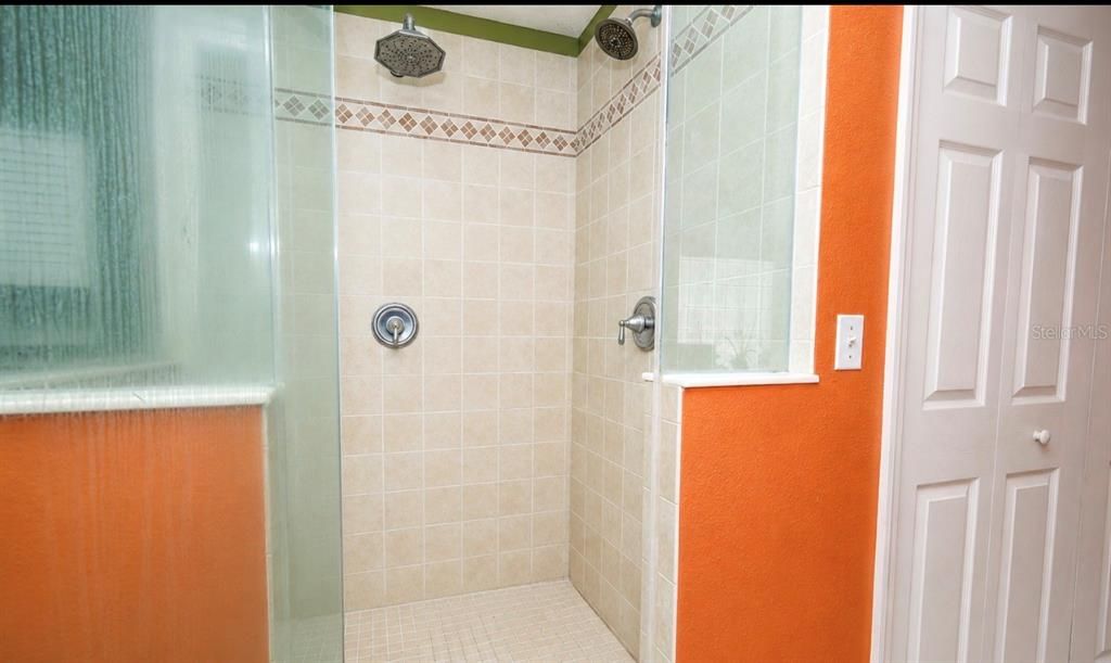 En Venta: $425,000 (4 camas, 2 baños, 2573 Pies cuadrados)