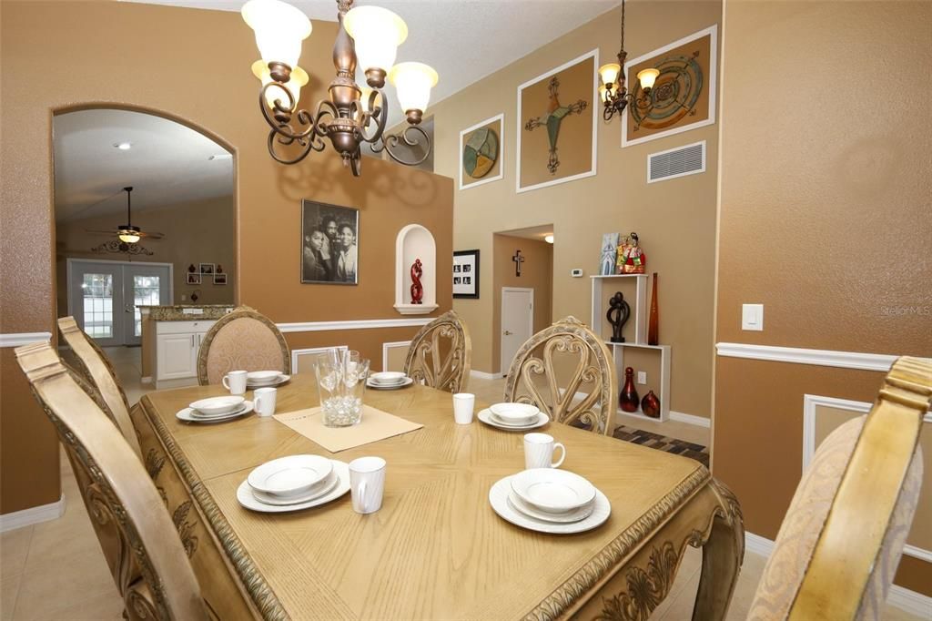 En Venta: $425,000 (4 camas, 2 baños, 2573 Pies cuadrados)