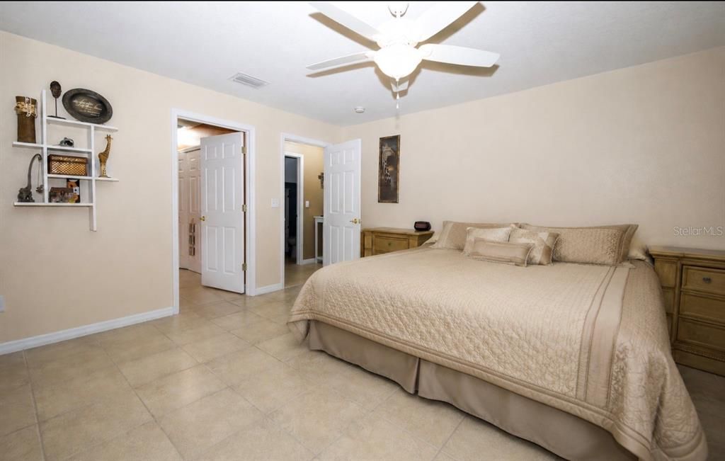 En Venta: $425,000 (4 camas, 2 baños, 2573 Pies cuadrados)
