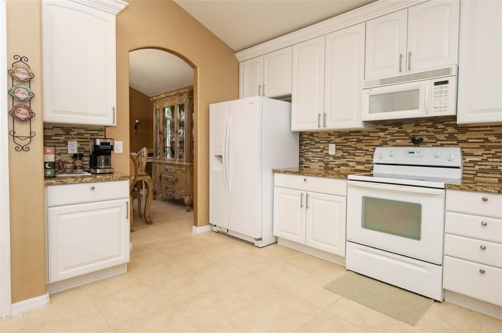 En Venta: $425,000 (4 camas, 2 baños, 2573 Pies cuadrados)