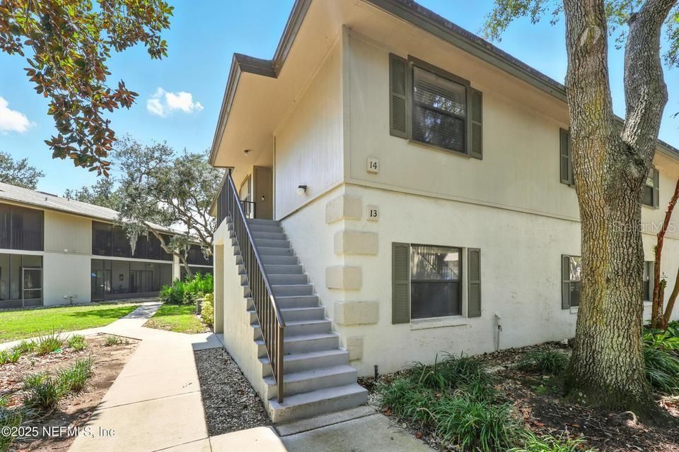 For Sale: $244,900 (2 beds, 2 baths, 1102 Square Feet)