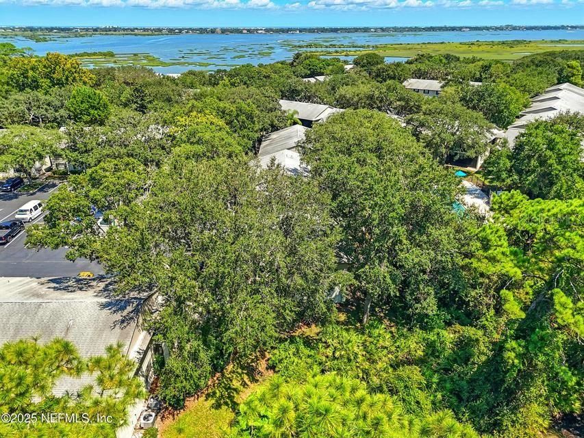 For Sale: $244,900 (2 beds, 2 baths, 1102 Square Feet)