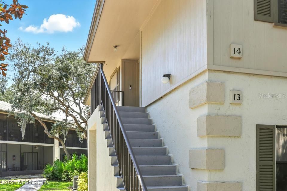 For Sale: $244,900 (2 beds, 2 baths, 1102 Square Feet)