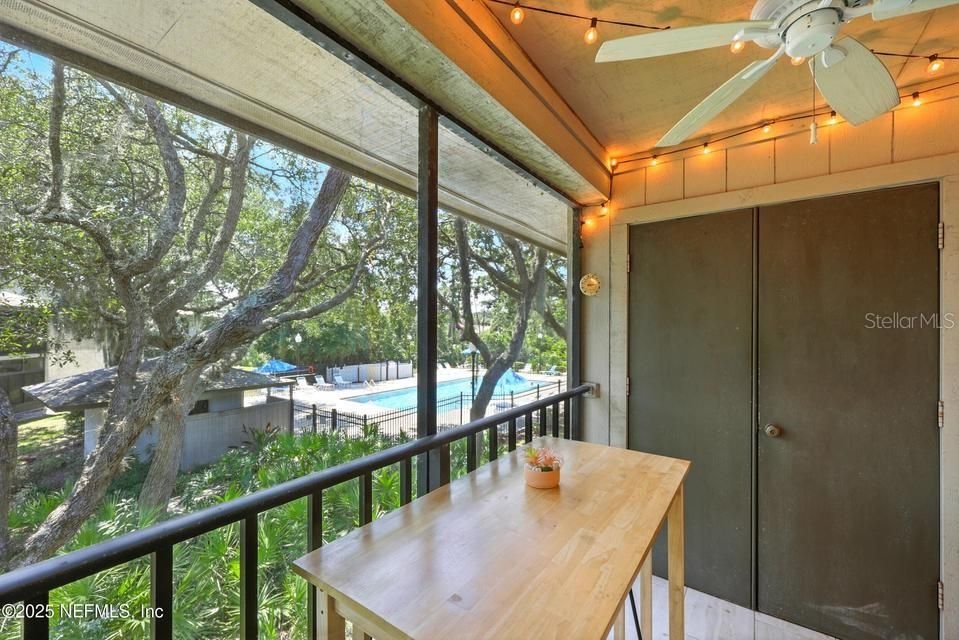 For Sale: $244,900 (2 beds, 2 baths, 1102 Square Feet)