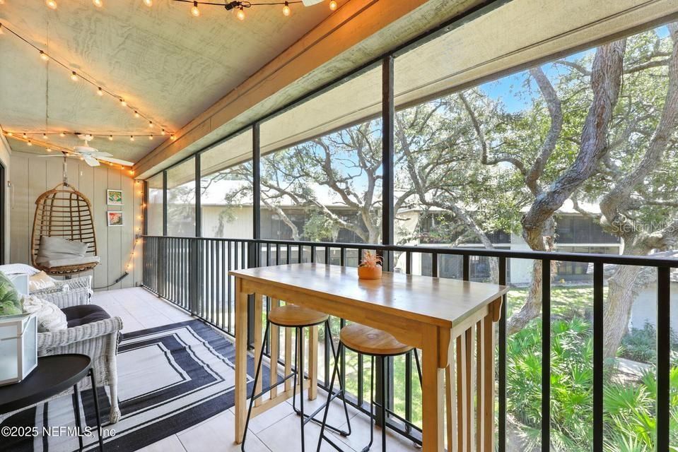 For Sale: $244,900 (2 beds, 2 baths, 1102 Square Feet)