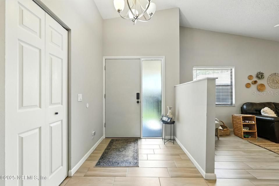 For Sale: $244,900 (2 beds, 2 baths, 1102 Square Feet)