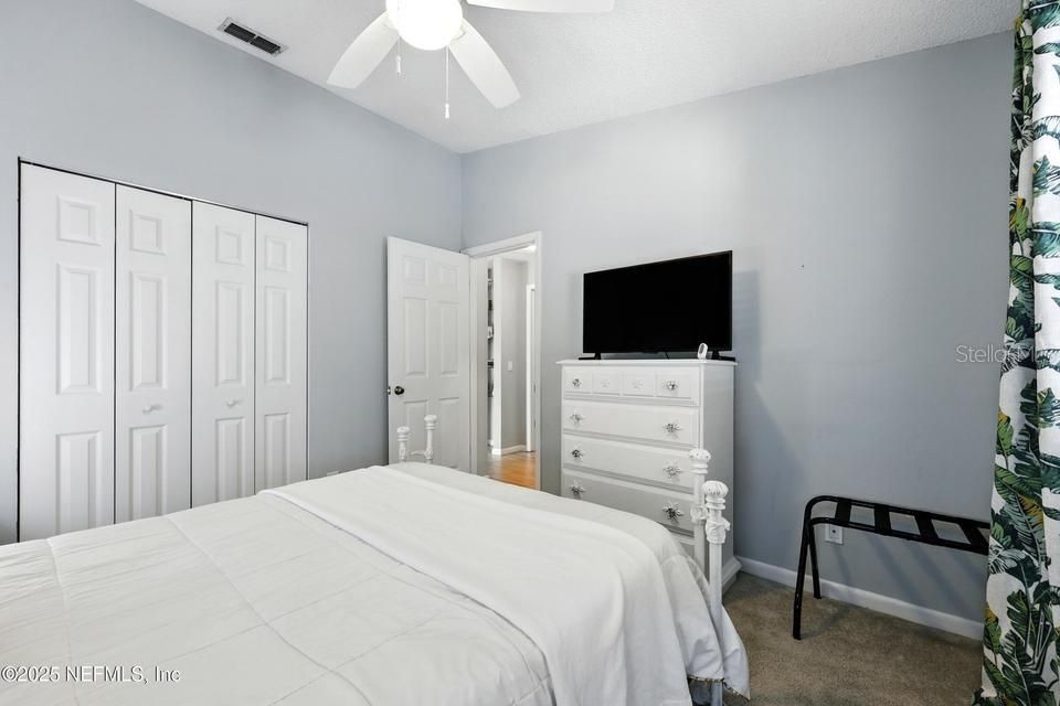 For Sale: $244,900 (2 beds, 2 baths, 1102 Square Feet)