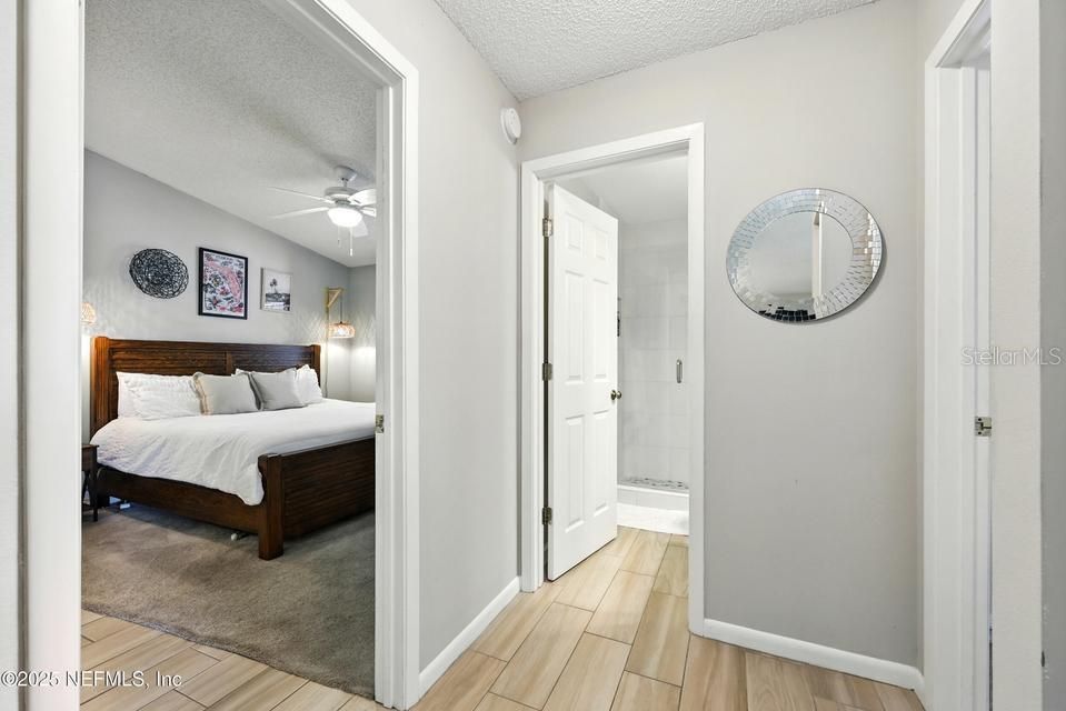 For Sale: $244,900 (2 beds, 2 baths, 1102 Square Feet)