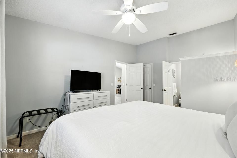 For Sale: $244,900 (2 beds, 2 baths, 1102 Square Feet)
