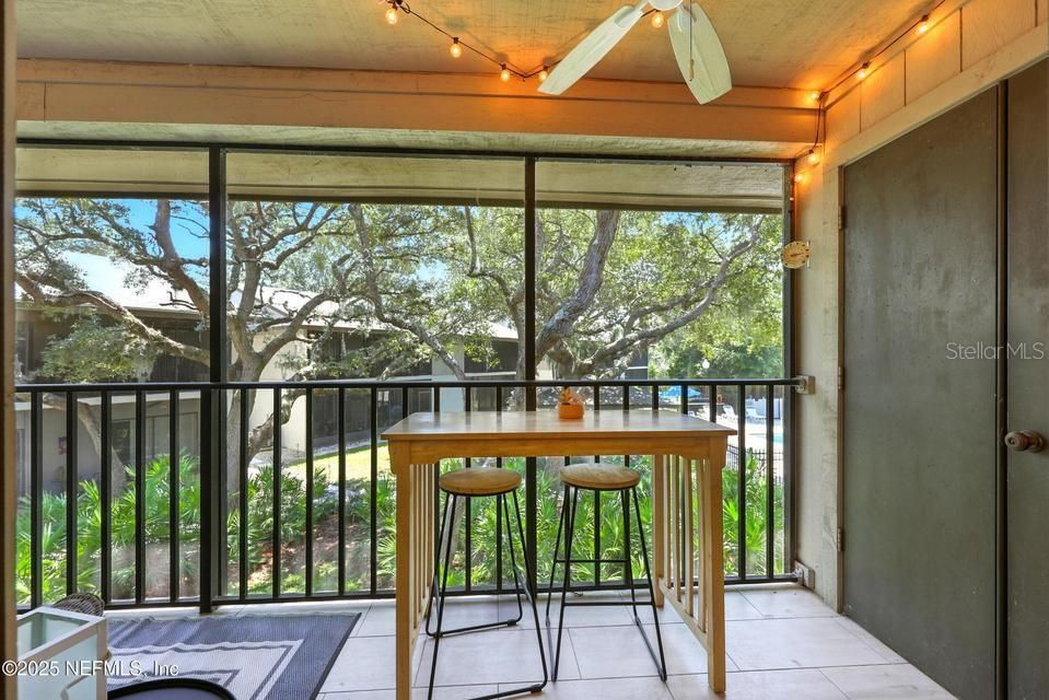 For Sale: $244,900 (2 beds, 2 baths, 1102 Square Feet)