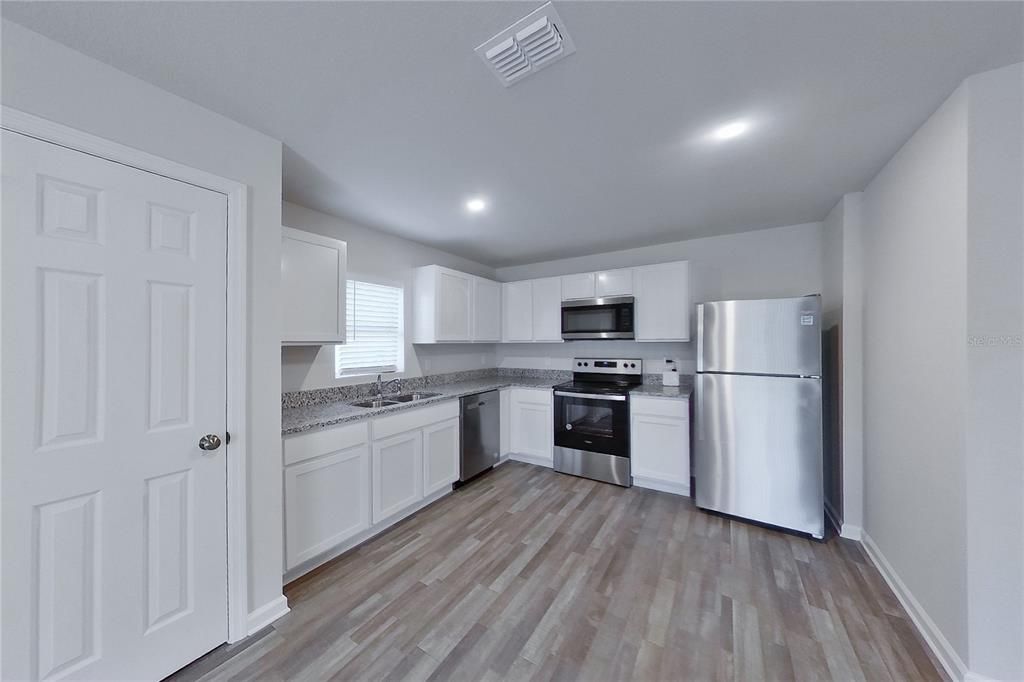 For Rent: $1,795 (3 beds, 2 baths, 1263 Square Feet)