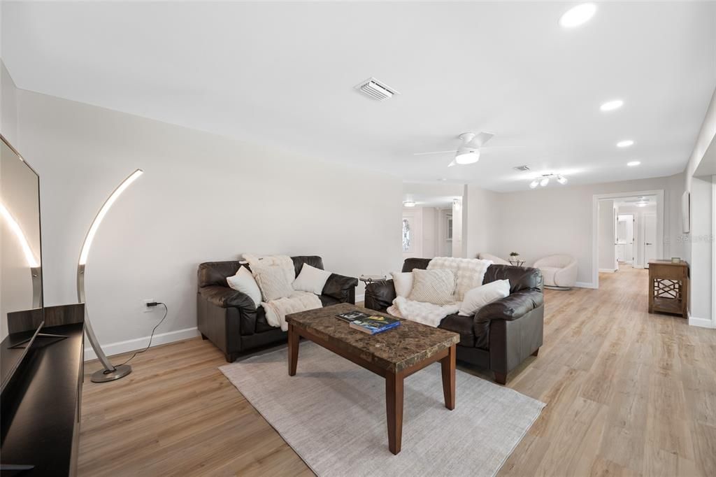For Sale: $1,049,000 (3 beds, 2 baths, 1870 Square Feet)