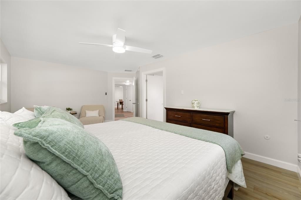 For Sale: $1,049,000 (3 beds, 2 baths, 1870 Square Feet)