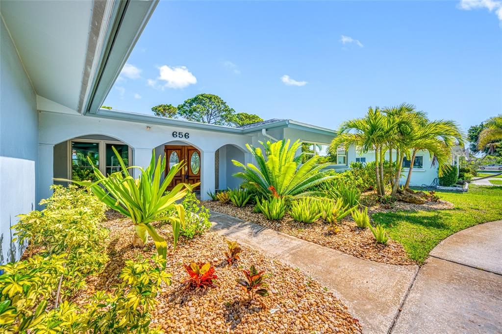 For Sale: $1,049,000 (3 beds, 2 baths, 1870 Square Feet)