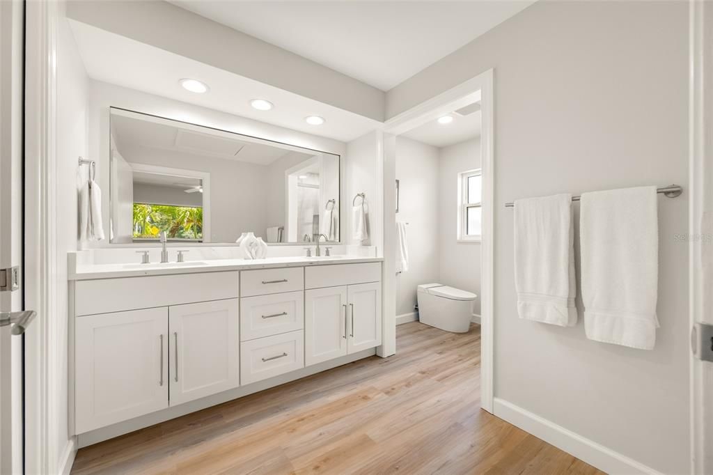 For Sale: $1,049,000 (3 beds, 2 baths, 1870 Square Feet)