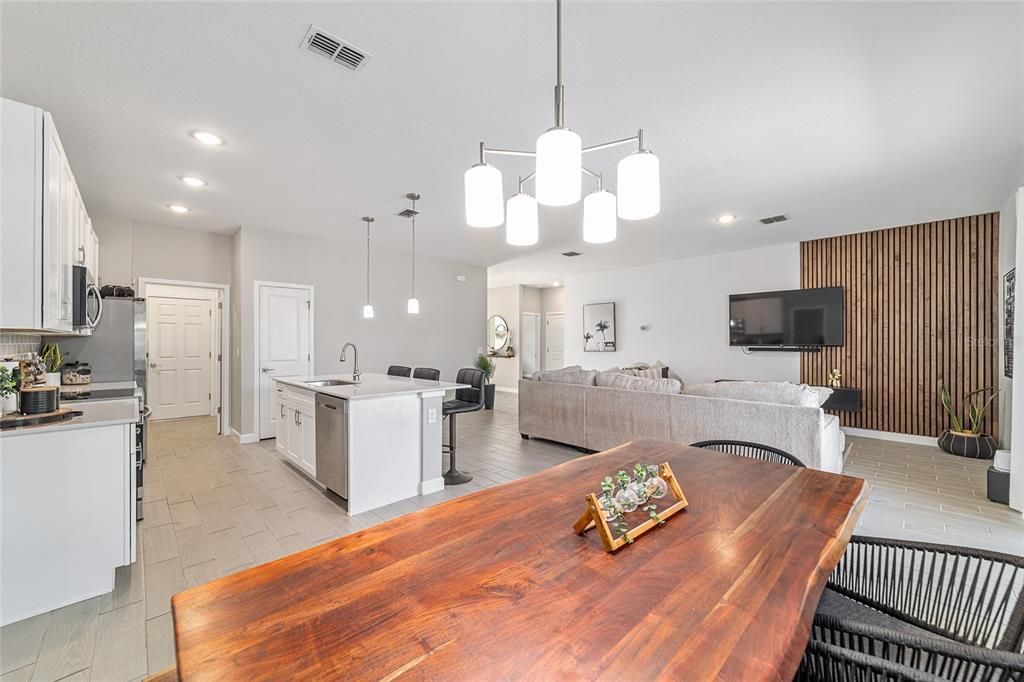 For Sale: $375,000 (4 beds, 2 baths, 1796 Square Feet)