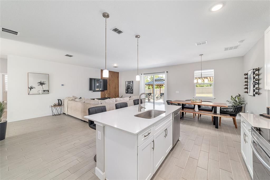 For Sale: $375,000 (4 beds, 2 baths, 1796 Square Feet)