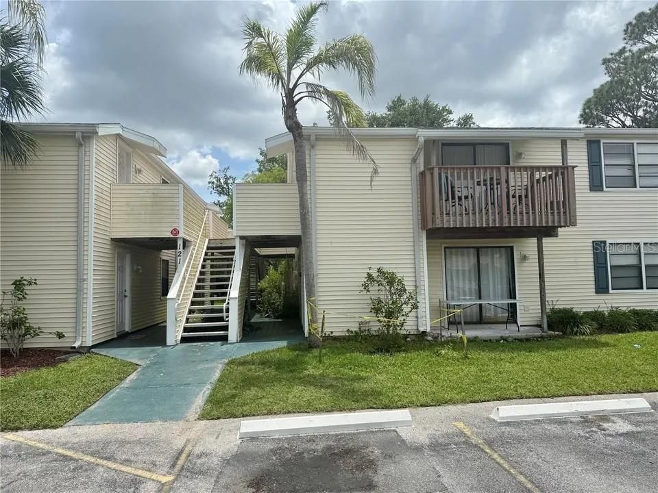 For Sale: $149,000 (2 beds, 2 baths, 915 Square Feet)